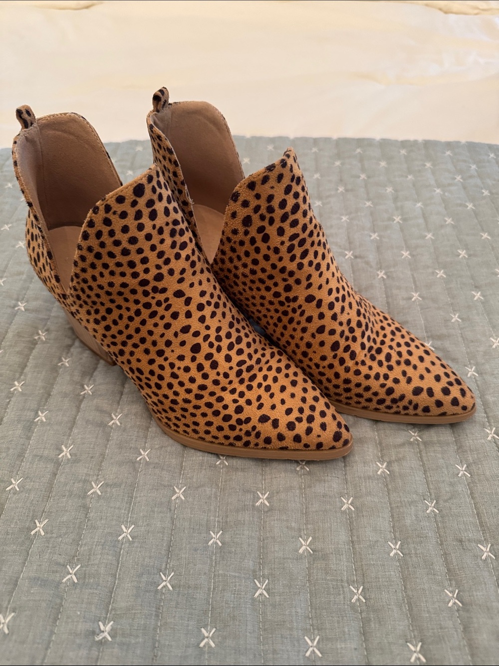 GUC Cheetah Print Pointed Toe Ankle Booties - Size 6 1/2